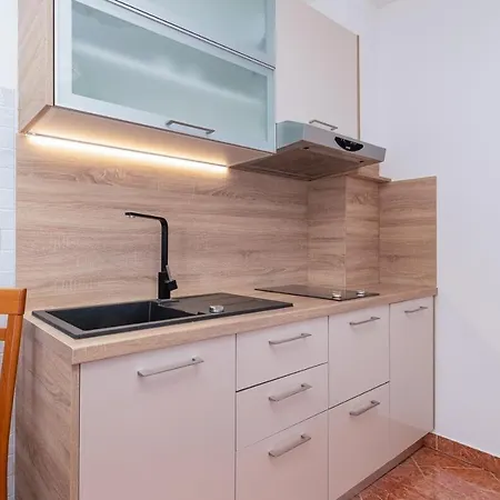 Adriatica Apartman *